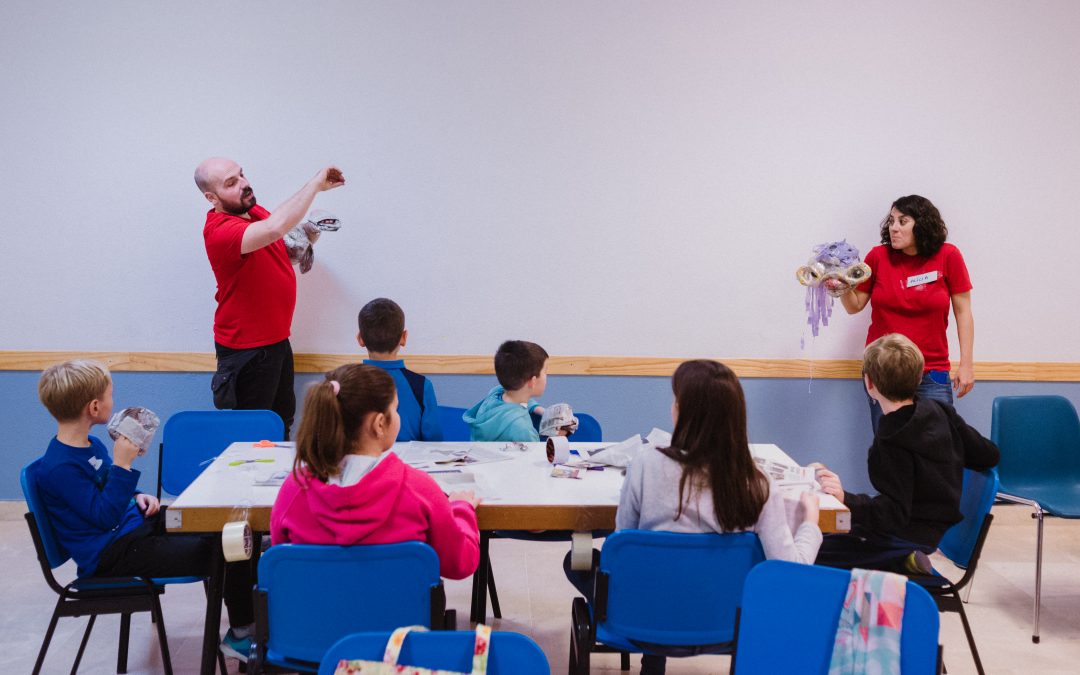 TALLER DE TÍTERES CON MATERIALES RECICLADOS – BIBLIOTECA PÚBLICA SOLEDAD PUÉRTOLAS