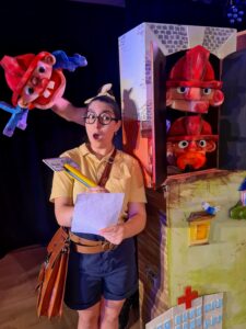 Mi amigo el dragón es un espectáculo de títeres para niñas y niños de la compañía Títeres sin Cabeza